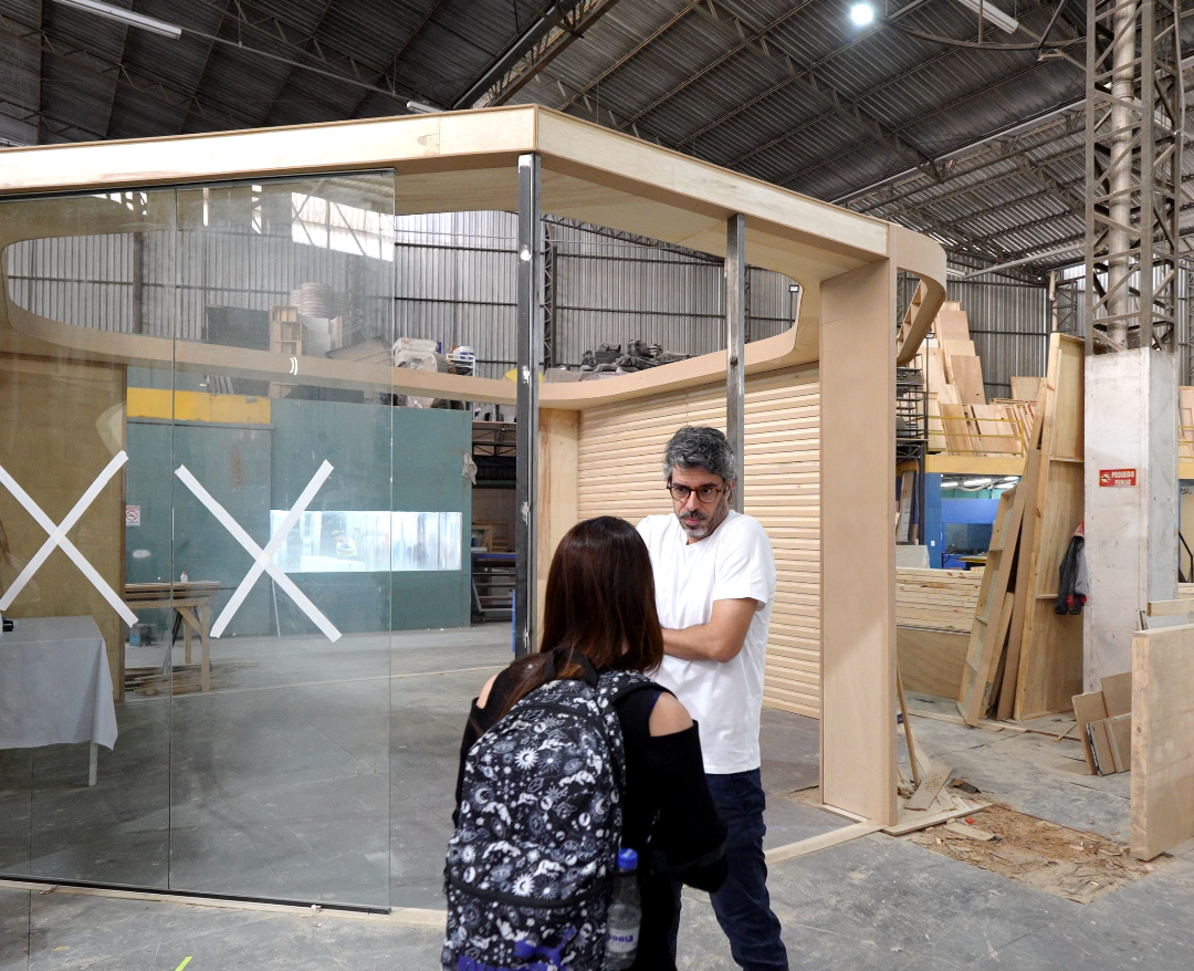 Pré-montagem do estande da AVATR - Modale, cenografia para eventos corporativos. 